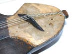 Oude sarangi met boog, uitgehouwen, 55 cm snaarinstrument,