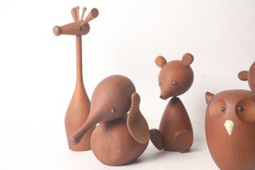 Figuur - Acht vintage houten dierenfiguren uit de iconische