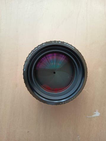 Pentax smc-A 1,2/50mm + zonnekap | Objectif principal