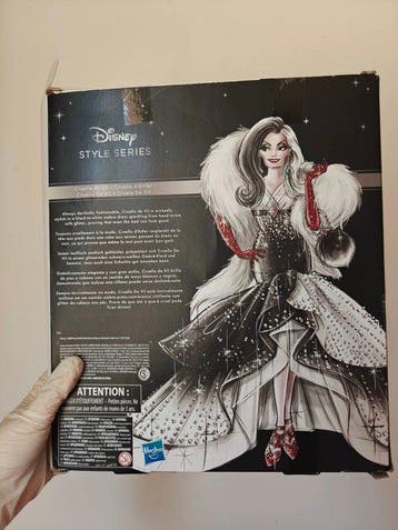 Hasbro - Poupée Disney black and white witch Cruella - 2020