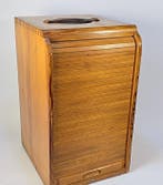 Kabinet - Eik - Een houten tambourkast.