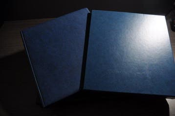 Accessoires Belgique - 3 albums Lindner de luxe vides avec, Timbres & Monnaies