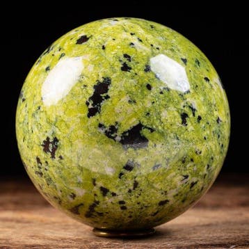 Sphère de lizardite avec inclusion de pyrite - Sphère de