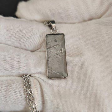 Pendentif acier et météorite avec chainette en acier