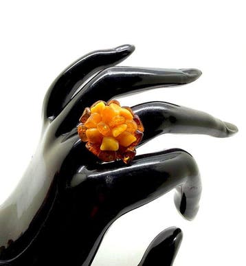 Vieille bague avec fleur en ambre baltique naturelle - Ambre