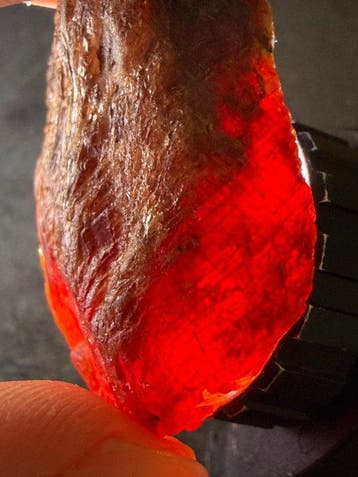 Robijn Echt juweel! Indrukwekkende 85 ct robijn uit