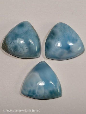 47,61 ct - Natuurlijke Larimar – Set van 3 driehoekige