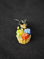 Fritz Bermann - Beeldje - Dog Opening Christmas Presents -