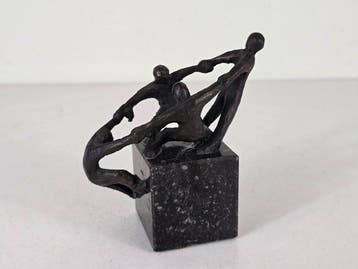 Corry Ammerlaan - Beeld, Verbondenheid - 11 cm - Gepatineerd