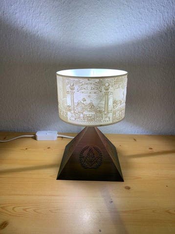 Allemagne - LArtisan Éclairé : Lampe lithophane pyramidale, Collections, Objets militaires | Général