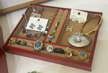 Themacollectie - Een grote collectie armbanden en - anillos