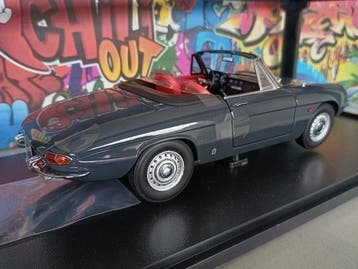 Touring Modelcars 1:18 - Voiture miniature - Alfa Romeo