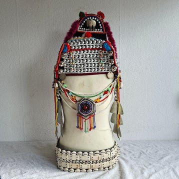 Coiffe Akha et Ceinture - Coton, coquilles de kauri, perles