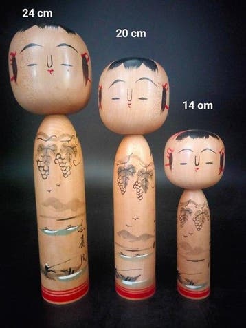 Beeldje (3) - Hout, Drie oude traditionele kokeshi vintage