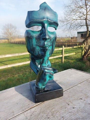 Beeld, artistic Statue head on block  THE SILENCE  42 cm
