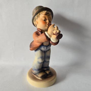 Goebel - Figurine - Hummel #131 - Street Singer - TMK6 &