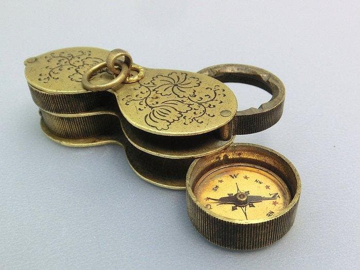 Een zeldzame netsuke uit de Edo-periode voor reizigers,, Antiquités & Art, Antiquités | Autres Antiquités