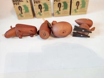 Figuur - Vier vintage houten dieren Royal Pet senshukai