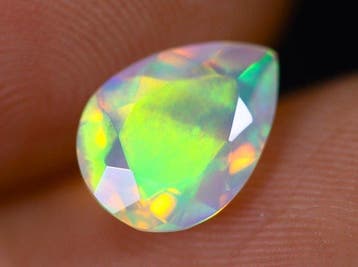 1,17 ct - Prachtige natuurlijke gefacetteerde edelsteen, Verzamelen