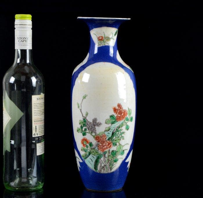 Un grand vase balustre chinois de style famille verte sur, Antiquités & Art, Antiquités | Autres Antiquités