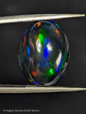 7,53 ct - Gerookte Ethiopische Opaal – Ovale cabochon –