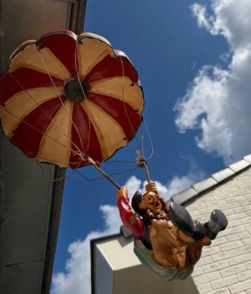 Figure - Clown aan parachute van gekleurde hars - Résine
