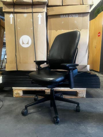 Steelcase Leap V2 Bureaustoel Met Unieke Leren Stoffering, Verzenden, Zwart, Zo goed als nieuw, Bureaustoel