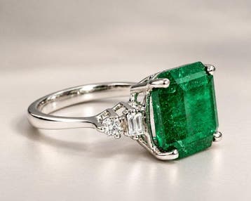 Ring - 18 karaat Witgoud - 3.76ct. tw. Smaragd - Diamant -, Nieuw