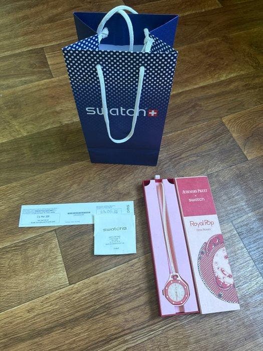 Swatch - Audemars Piguet x Swatch - Otto Rosso - SSX03R100N, Handtassen en Accessoires, Horloges | Heren