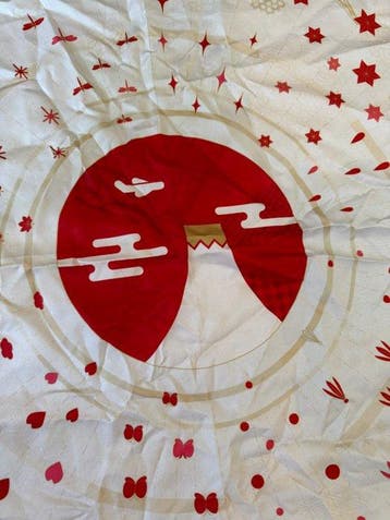 Een speciale JAL (Japan Airlines) sjaal die door het