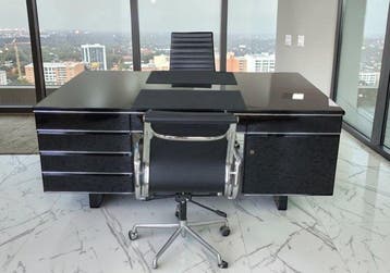 Bureau - Hout - Een grote dubbelzijdige partnersdesk met een