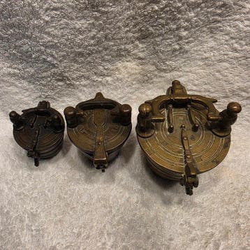 Industriële apparatuur - 3 sets Geneste apothekersgewichten, Antiek en Kunst