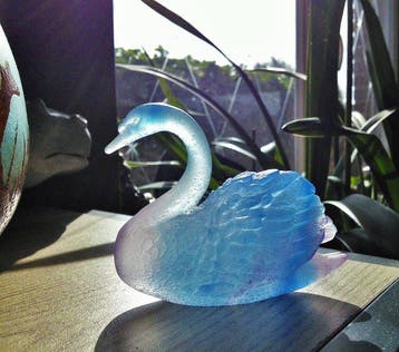 Daum - Sculpture, Knobbelzwaan - 8.5 cm - Pâte de Verre