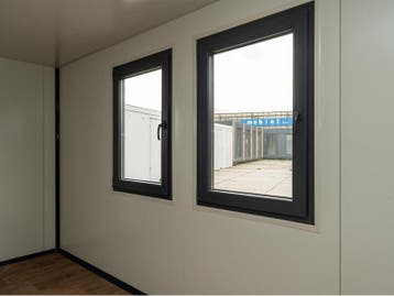 Bureelcontainer nodig? 4x2 deur lange zijde op voorraad