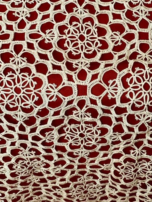 Handgemaakte filetdeken voor tweepersoonsbedden. - Bedsprei, Antiek en Kunst, Antiek | Tapijten, Tafelkleden en Textiel