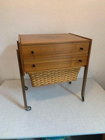 Naaidoos - Hout, teak - Wagen 60er naaidoos