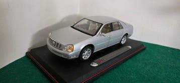 Maisto 1:18 - Modelauto - Cadillac DeVille DTS 2000, Nieuw