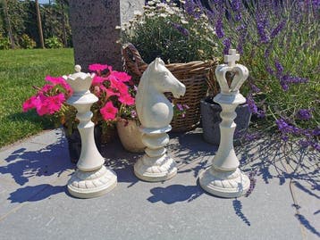 Figurine - A set of Chess pieces (3) - Fonte