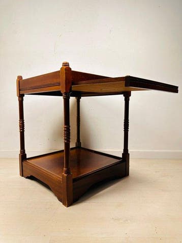 Tafel - Britse bijzettafel met mahonieafwerking en, Antiek en Kunst