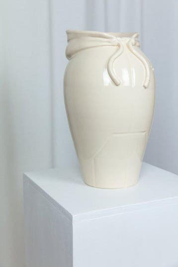 Lola Mayeras - Spiegel - Faience - HOODIE VAAS, Antiek en Kunst