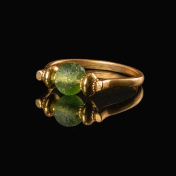 Romain antique, Empire Bague avec perle en verre vert romain, Antiquités & Art