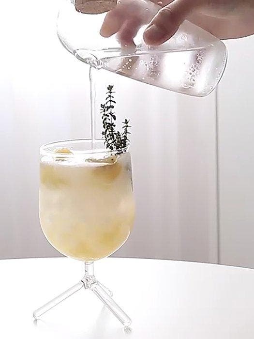 4x tripod glass & 4x small jug - Drinkset (8) - unieke, Antiquités & Art, Art | Objets design