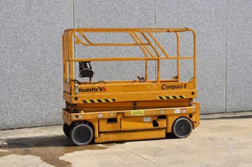 Veiling: Schaarlift Haulotte Compact 8 Elektrisch 8.2m, Ophalen