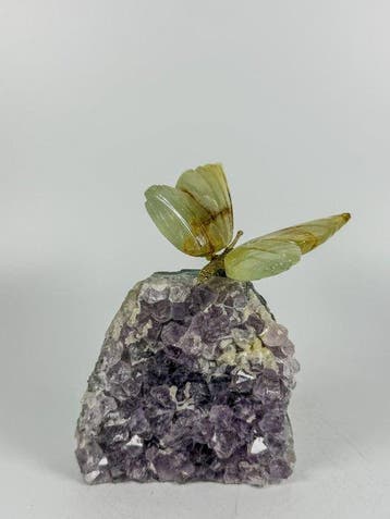 Handgesneden Onyx Vlinder op Amethist Cluster - geen