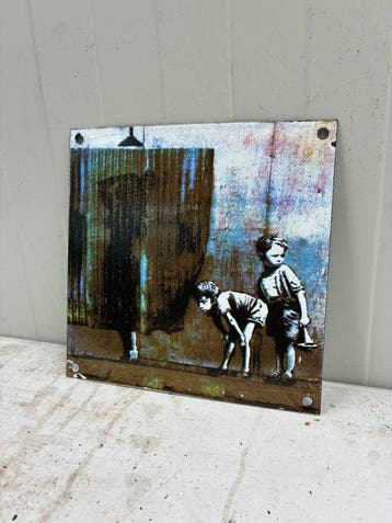 Emaille wandbord in Banksy stijl – kinderen met soldaat