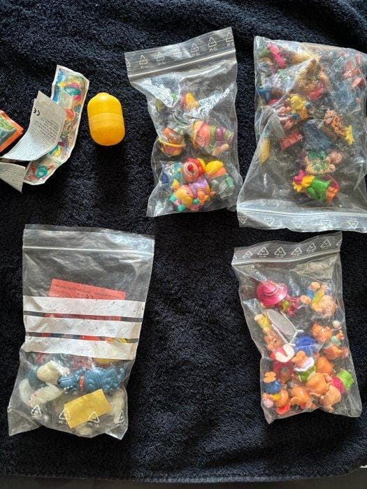 Spelstuk - 10 - about 300 Surprise egg figures +, Antiek en Kunst, Antiek | Overige Antiek