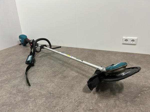 Veiling - Makita bosmaaier met D-greep UR003GZ01, Tuin en Terras, Grasmaaiers