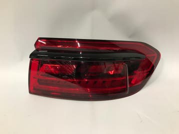Audi A8 D5 OLED Matrix achterlicht rechts USA, Autos : Pièces & Accessoires, Éclairage, Verzenden