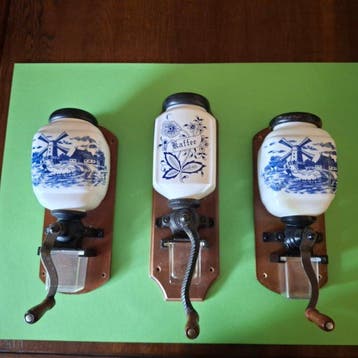Koffiemolen (3) - Creamware - 3 vintage koffiemolens