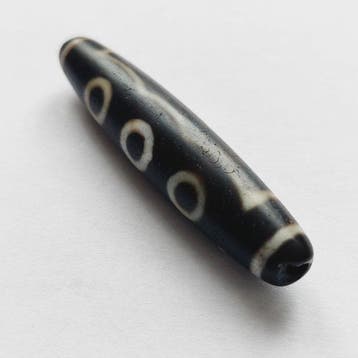 Oud Tibetaans/Birmaans Geëtst agat Kraal-talisman met 5, Antiek en Kunst